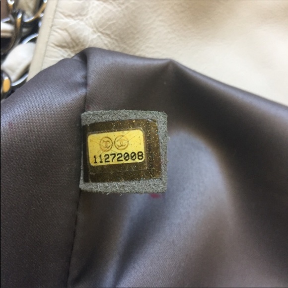 ‼️sale ‼️Chanel white lambskin flap bag - Picture 6 of 8